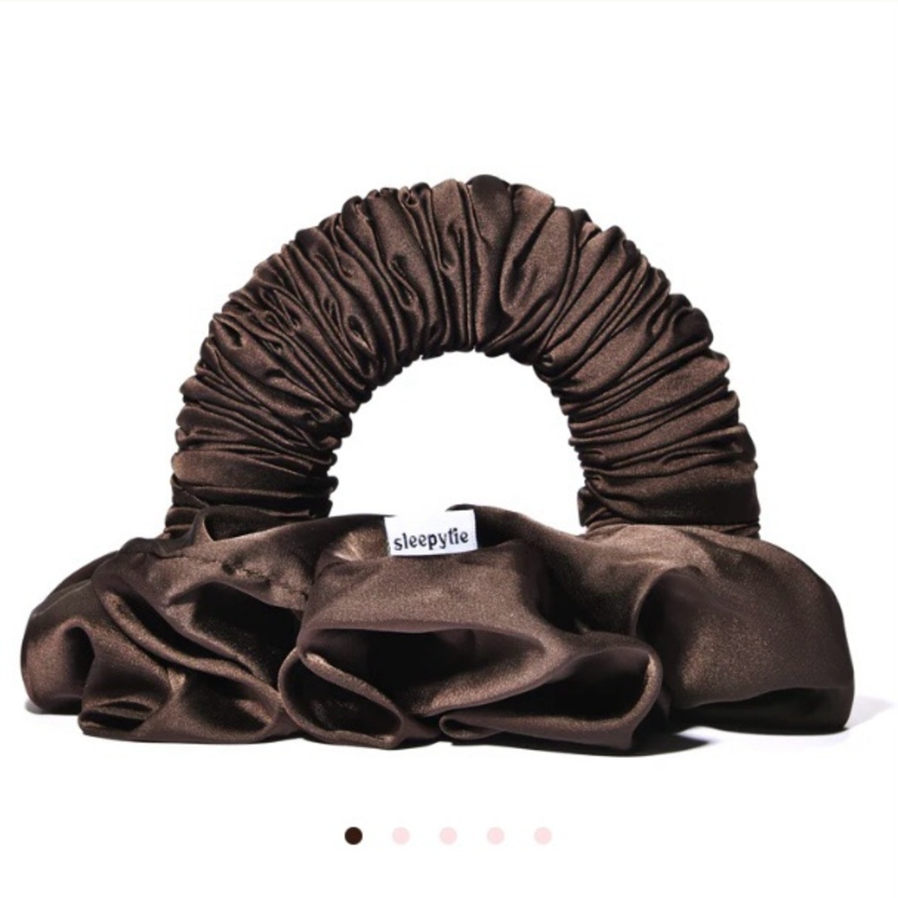 Sleepy Tie® in Espresso, size Medium. New in original packaging. $30